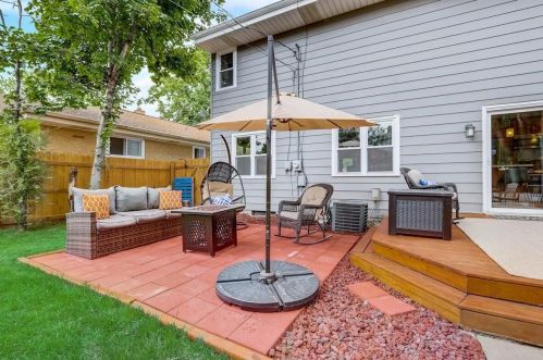 9916 Grantosa Dr, Milwaukee WI  53222-1411 exterior