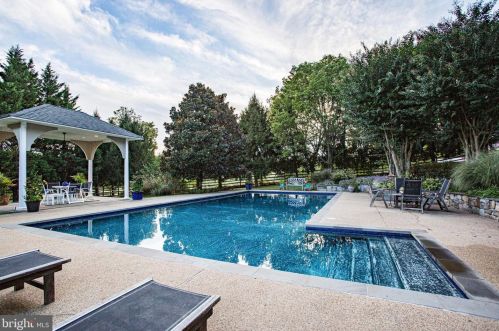 13606 Mt Prospect Dr, Rockville MD 20850-3510 exterior