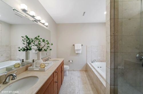 4425 Damen Ave, Chicago IL 60625-1701 exterior