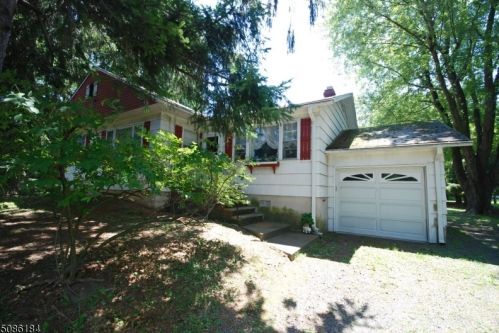 16 Hillcrest Blvd, Warren NJ 07059-5133 exterior