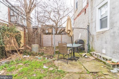 5215 Cedar Ave, Philadelphia PA 19143-1524 exterior