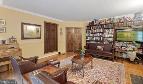 8751 Brook Rd, Mc Lean VA  22102-1507 exterior