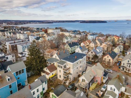 22 Vesper St, Portland, ME 04101-4417