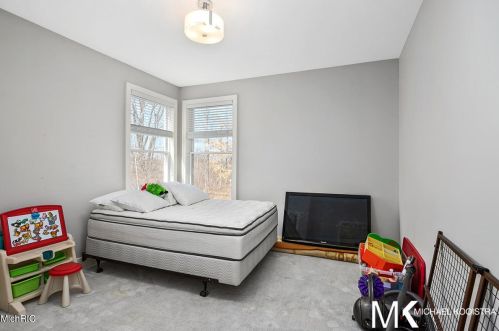 1860 Tall Pne Dr, Grand Rapids MI 49546-7923 exterior