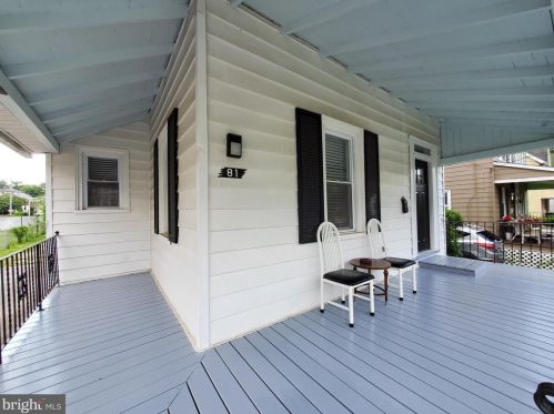 81 Holland Ave, Ardmore, PA 19003-1209