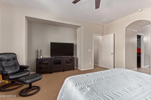 2376 Dusty Wren Dr, Phoenix AZ  85085-7032 exterior