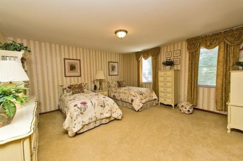 244 Penhurst Dr, Pittsburgh PA 15235-5321 exterior