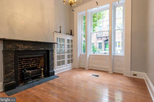 927 Clinton St, Philadelphia, PA 19107-6109