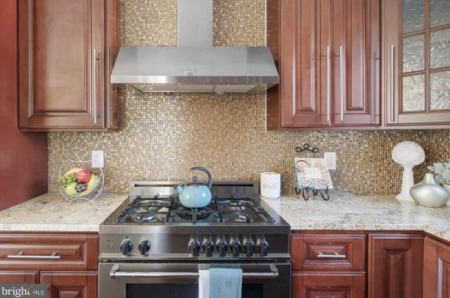 616 M St, Washington DC 20002-3425 exterior