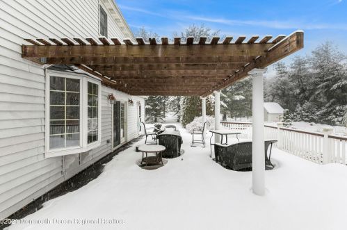 14 Burdge Dr, Middletown NJ 07748-1860 exterior