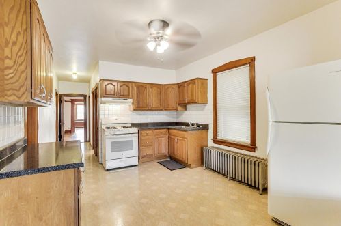 1919 Wolcott Ave, Chicago IL 60660-2325 exterior