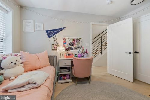 1733 Independence Ave, Washington DC  20003-1637 exterior