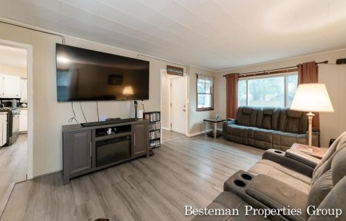 1631 Huizenga St, Meskegon MI  49442-5939 exterior