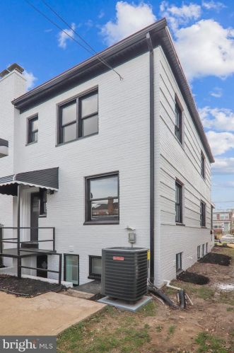 4963 12 St, Washington DC 20003-1414 exterior