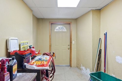 9 Elizabeth St, Worcester MA 01605-2949 exterior