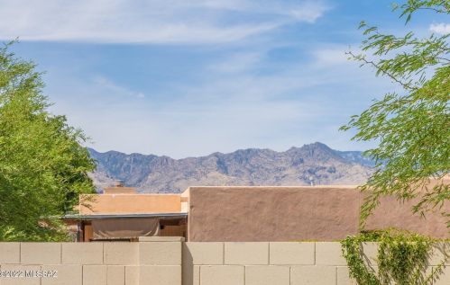 7431 Ln Cienega Dr, Tucson AZ 85712-1423 exterior