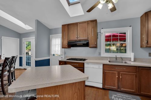 984 Woodlane Rd, Jackson Twp NJ 08527-1556 exterior