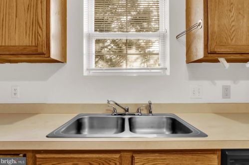 232 Breezewood Dr, Hanover PA 17331-7926 exterior