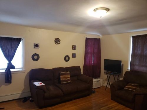 51 Vandewater St, Providence RI 02908-1623 exterior