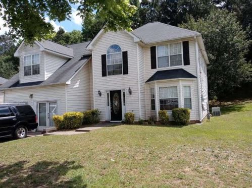 808 Deshon Creek Dr, Lithonia, GA 30058-2934