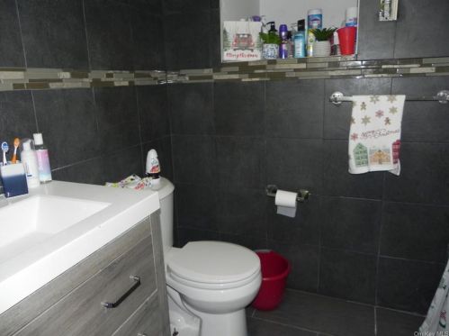 1847 Holland Ave, Bronx NY 10467-8304 exterior