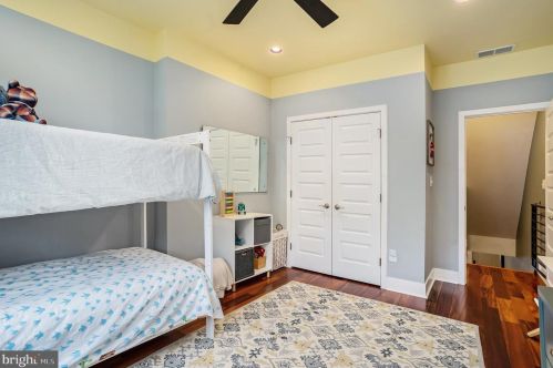 2225 Christian St, Philadelphia PA 19147-3710 exterior