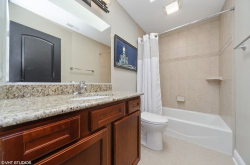 546 Crockett Ave, Elmhurst IL 60126-1810 exterior