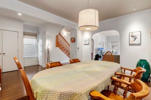 3056 Hoyne Ave, Chicago IL 60643-1121 exterior