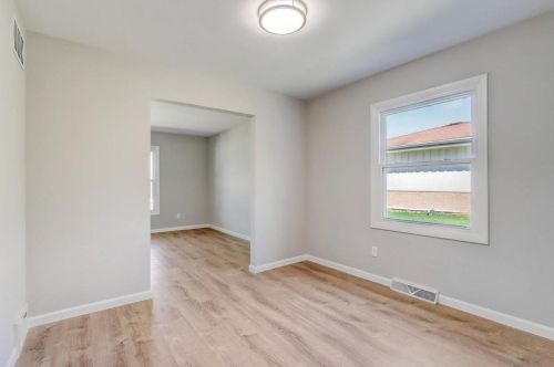 4870 82, Milwaukee WI 53220-4219 exterior