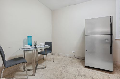 736 Waveland Ave, Chicago IL  60613-4174 exterior