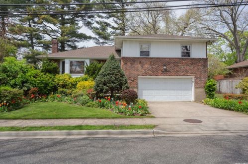 115 Brookside Dr, Valley Stream, NY 11581-1207