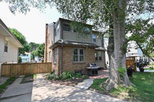 5040 Shoreland Ave, Milwaukee WI  53217-5539 exterior