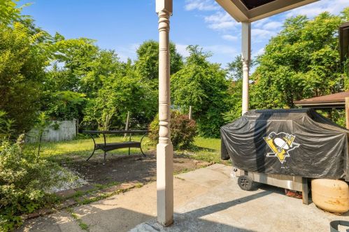 210 Elizabeth St, Pittsburgh PA 15207-1819 exterior