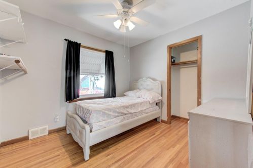 1673 Craig Pl, Saint Paul MN 55119-4232 exterior