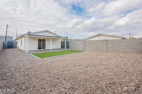 5039 18 Ave, Phoenix AZ 85015-6121 exterior