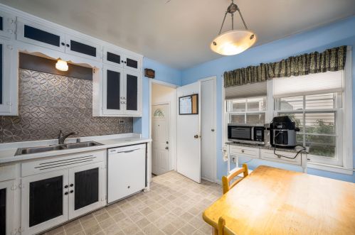 425 Fremont Pl, Milwaukee WI 53219-3066 exterior