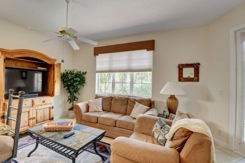 9911 Coronado Lake Dr, Boynton Beach FL 33437-5348 exterior