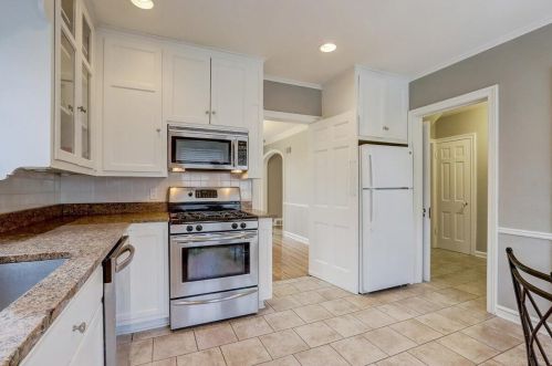 6405 Lk Dr, Milwaukee WI 53217-4229 exterior