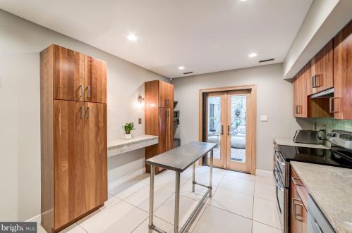 527 Wilkes St, Alexandria VA  22314-3723 exterior