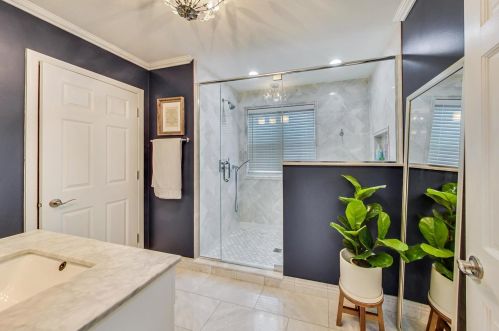 6098 Caldwell Ave, Chicago IL 60646-4111 exterior