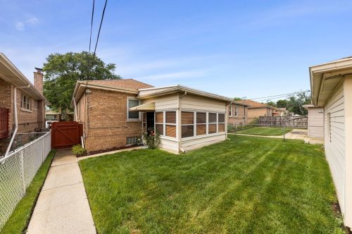 11643 Campbell Ave, Chicago IL 60655-1530 exterior