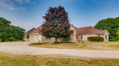 7817 Valley Hill Rd, Bull Valley, IL 60098-7885