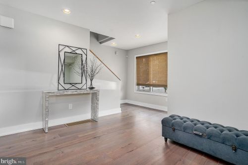 301 Green St, Philadelphia PA  19123-2938 exterior