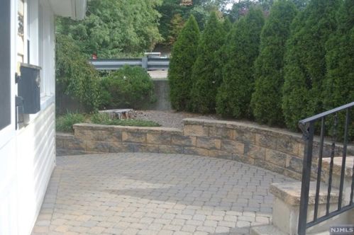 33 Hillside Ave, Oakland NJ  07436-1907 exterior