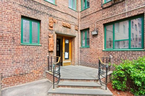 1605 Metropolitan Ave, Bronx NY 10462-6202 exterior