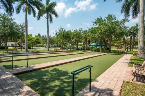 5045 Kingston Way, Naples FL 34119-9542 exterior