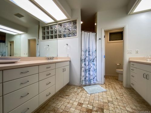 1994 Alaeloa St, Honolulu HI 96821-1021 exterior