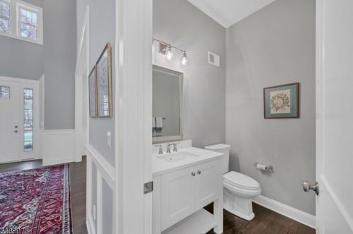 70 Cathedral Ave, Florham Park NJ 07932-2521 exterior