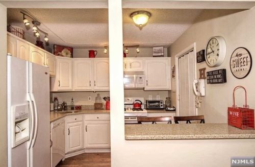 351 Cottonwood Way, Mahwah NJ 07430-2081 exterior