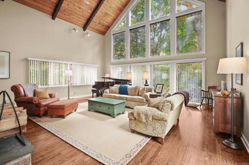 40 Pipers Hl Rd, Wilton CT 06897-1511 exterior